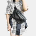 Sac Banane XXL Femme Cuir Noir porté en bandoulière