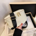 sac banane femme chic blanc cassé crème fermeture éclair dorée