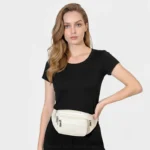 sac banane femme cuir blanc porté à la taille
