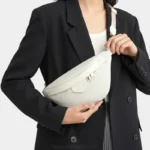 sac banane femme velours blanc cassé détails dorés