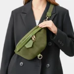 sac banane femme velours vert clair détails dorés