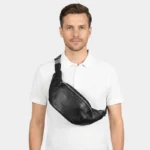 sac banane homme luxe porté en bandoulière