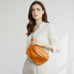 sac-banane-xxl-femme-cuir-marron-orange-bandouliere sac banane xxl femme cuir marron orange porté en bandoulière