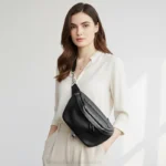 sac-banane-xxl-femme-cuir-noir-bandouliere sac banane xxl femme cuir noir porté en bandoulière