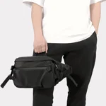 grand-sac-banane-homme-noir-anse grand sac banane homme noir porté par la anse