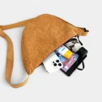 sac-banane-femme-velours-cotele-marron-orange-rempli sac banane femme velours côtelé marron orange rempli d'affaires