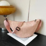 sac-banane-femme-velours-cotele-rose-pale-pastel-barbapapa sac banane femme velours côtelé rose pâle en forme demi lune