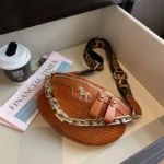 sac banane luxe marron en simili cuir crocodile