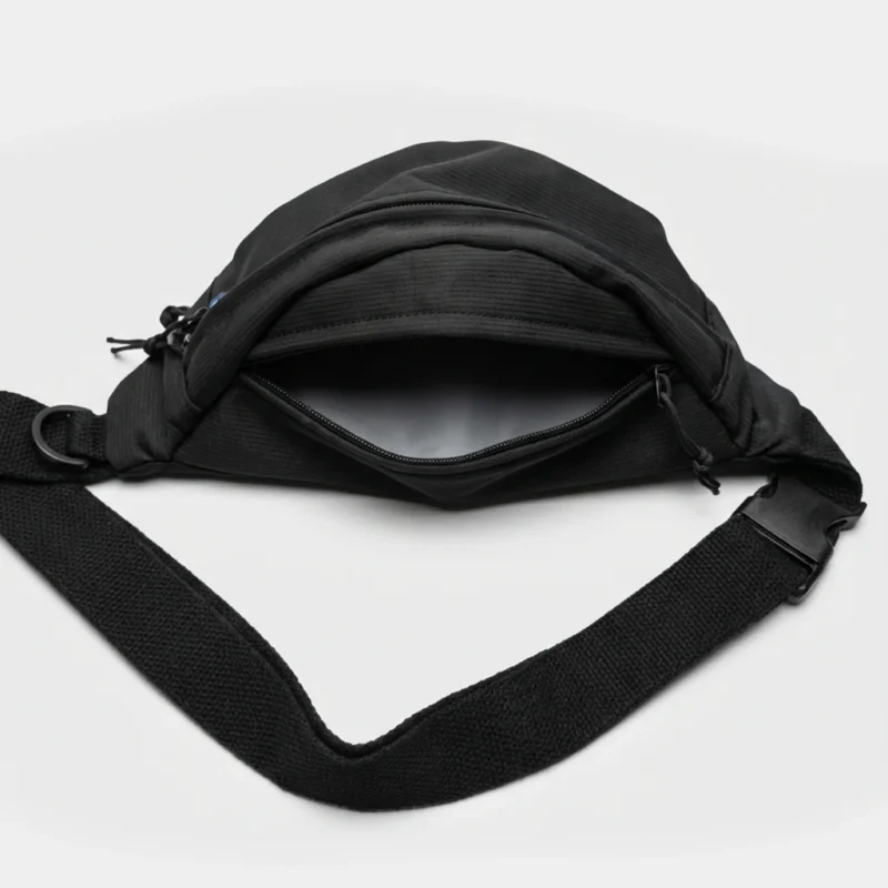 sac banane noir grande poche du dessus ouverte