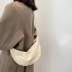 Sac Banane Tendance blanc cassé porté