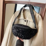 sac-banana-sequins-noirs-femme sac banana sequins noirs supsendu sur une tenue chic