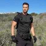 sac banane militaire noir porté à la taille par unsoldat