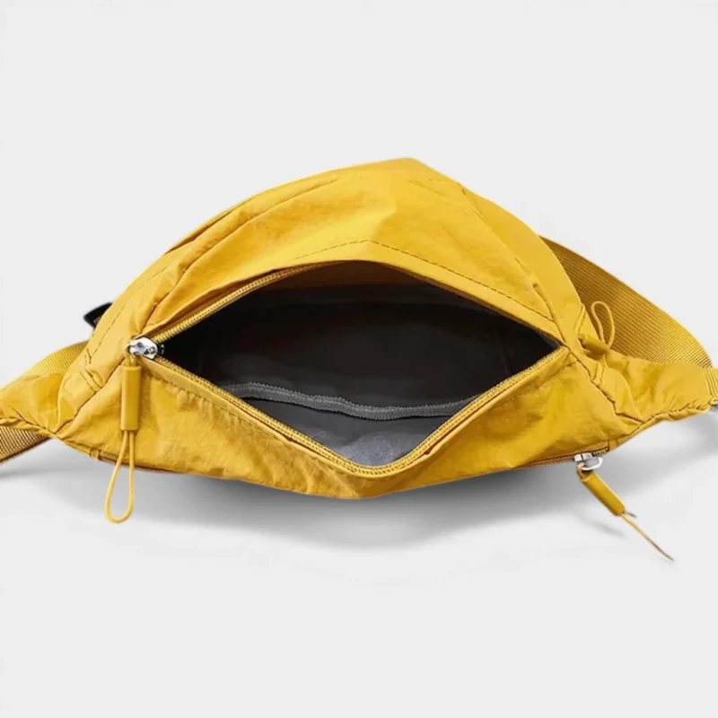 Sac banane jaune grande poche frontale ouverte vu de face, intérieur avec organisation poches zippées contrastantes