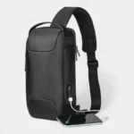 sac banane sécurisé noir avec prise usb sur le côté pour recharger son téléphone
