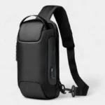 sac banane sécurisé noir côté prise usb et lanière rembourrée