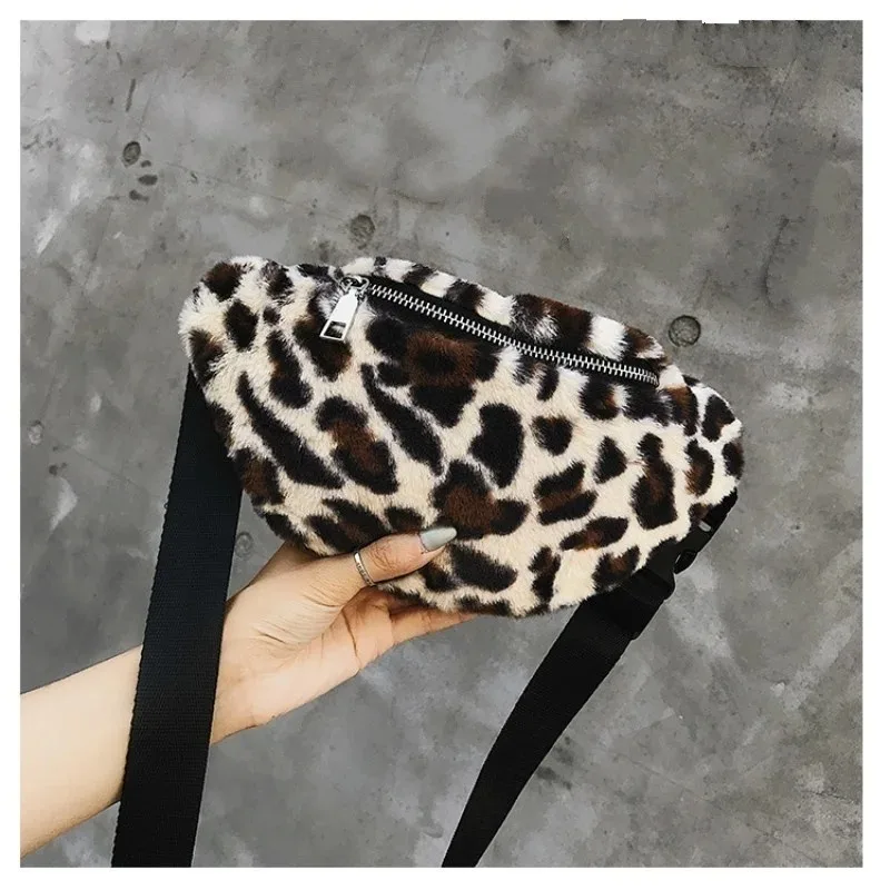 banane moumoute leopard beige fermeture eclair