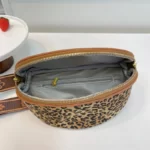 sac banane femme leopard intérieur