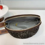 sac banane femme leopard noir intérieur