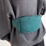 sac banane velours côtelé vert à la taille