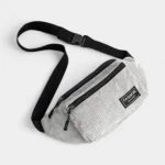 sac banane homme velours côtelé gris clair blanc posé à plat