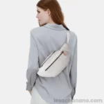 Sac Banane Velours blanc dans le dos