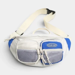 Sac banane blanc et bleu électrique au style années 90, posé de face avec sangle blanche et poches mesh grises