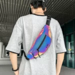 sac banane holographique arc en ciel dans le dos