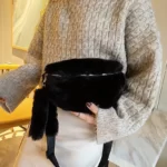 Sac Banane Fausse Fourrure Noire avec pompon