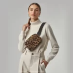 Sac Banane Moumoute Leopard portée en bandoulière