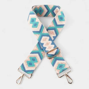 Bandoulière Large Motifs Ethniques turquoise avec tissage jacquard et mousquetons en métal doré disposée à plat sur fond clair.