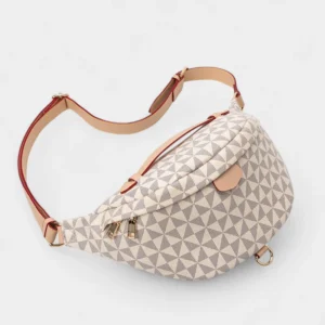 Sac Banane Femme Chic Motif Damier en tissu gris clair avec sangle en cuir posé sur un fond neutre