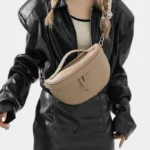 Sac Banane Femme Cuir Chic Bandoulière beige taupe porté en bandoulière