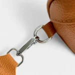 Sac Banane Femme Cuir Chic Bandoulière marron accroche en métal pour la lanière interchangeable