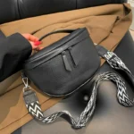 Sac Banane Femme Cuir Chic Bandoulière de couleur noire avec bandoulière à motif moderne