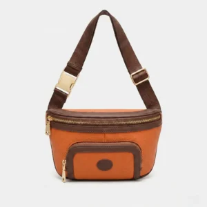Sac banane femme en cuir grainé orange et marron foncé avec double poche zippée et sangle réglable, vue de face sur fond gris clair