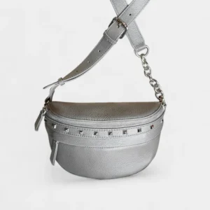 Sac Banane Femme Cuir Clouté gris avec bandoulière en cuir et détails cloutés sur le devant