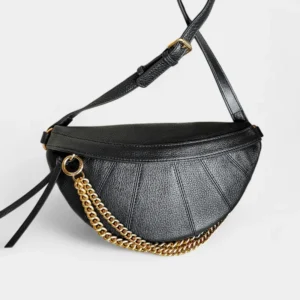 Sac Banane Femme Cuir Chaîne Dorée de couleur noir avec une texture en cuir et une chaîne dorée