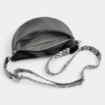 Sac Banane Femme Grand Format Simili Cuir noir avec bandoulière zigzag Sac Banane Femme Grand Format Simili Cuir noir avec bandoulière à motif en zigzag vue de dessus