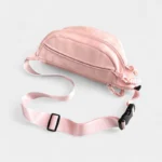 Sac Banane Velours Lisse rose matière velours avec lanière réglable Sac Banane Velours Lisse de couleur rose en matière velours avec une lanière réglable présenté sur un fond blanc
