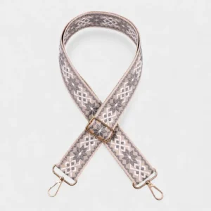 Bandoulière Motifs Jacquard Nordique beige avec mousquetons pivotants dorés en métal, posée à plat sur fond clair.