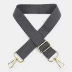 Bandoulière Simple Toile Unie Réglable gris mousquetons dorés boucle métal toile polyester Bandoulière Simple Toile Unie Réglable gris avec mousquetons dorés et boucle en métal brillant, posée à plat.