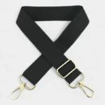 Bandoulière Simple Toile Unie Réglable noire mousquetons dorés brillants boucle métal Bandoulière Simple Toile Unie Réglable noire avec mousquetons dorés brillants et boucle en métal, aspect moderne.