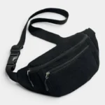 sac banane velours côtelé noir posé en biais de face, avec sangle large et boucle plastique