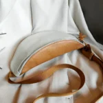 Sac banane cuir grainé beige et camel dessus marron camel