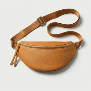 Sac banane cuir grainé femme demi-lune marron clair posé de face, avec sangle unie et fermeture zippée argentée