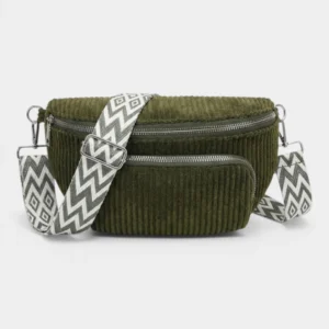 Sac banane velours côtelé vert kaki foncé posé de face avec sangle jacquard à motif chevron