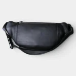 Sac Banane Cuir Noir Homme Souple Sac banane cuir noir posé à plat de face, avec fermeture zippée métallique apparente