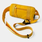 Petit sac banane nylon jaune vif posé de face, avec sangle réglable et boucle plastique noire