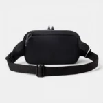 Sac Banane Nylon Imperméable Gorpcore Sac banane nylon noir au style gorpcore, vue arrière avec sangle nylon et boucle de réglage plastique