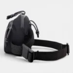 Sac Banane Nylon Imperméable Gorpcore Sac banane nylon noir au style gorpcore, vue latérale avec sangle à clipper plastique